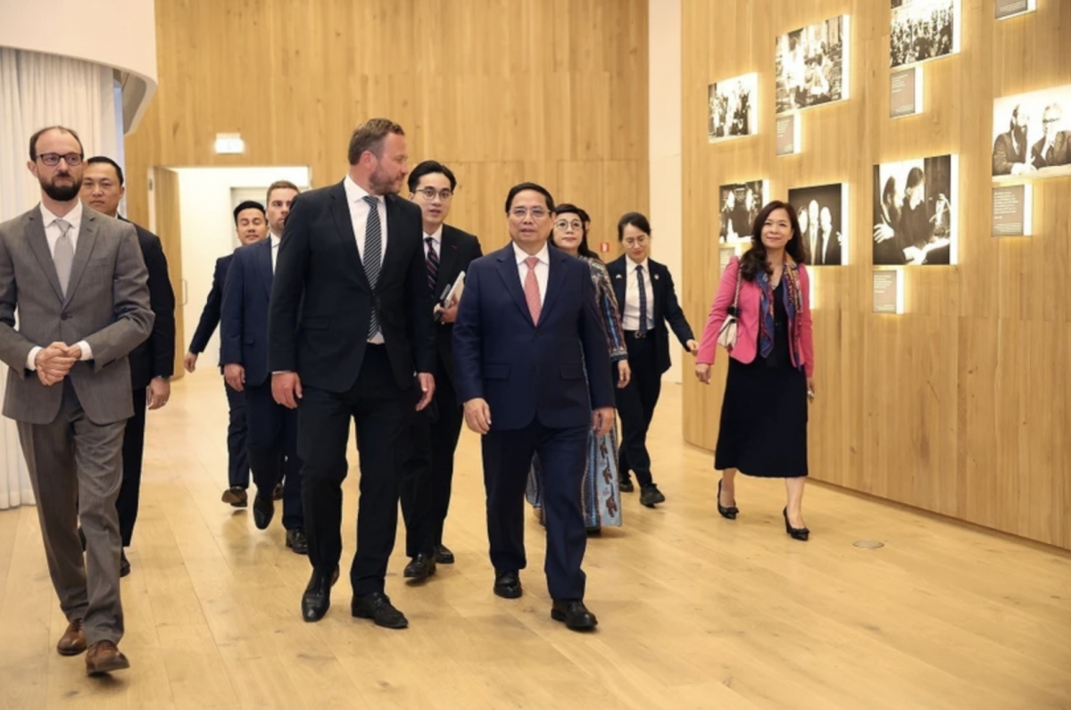 vietnamese pm tours estonia s arvo p rt centre picture 1