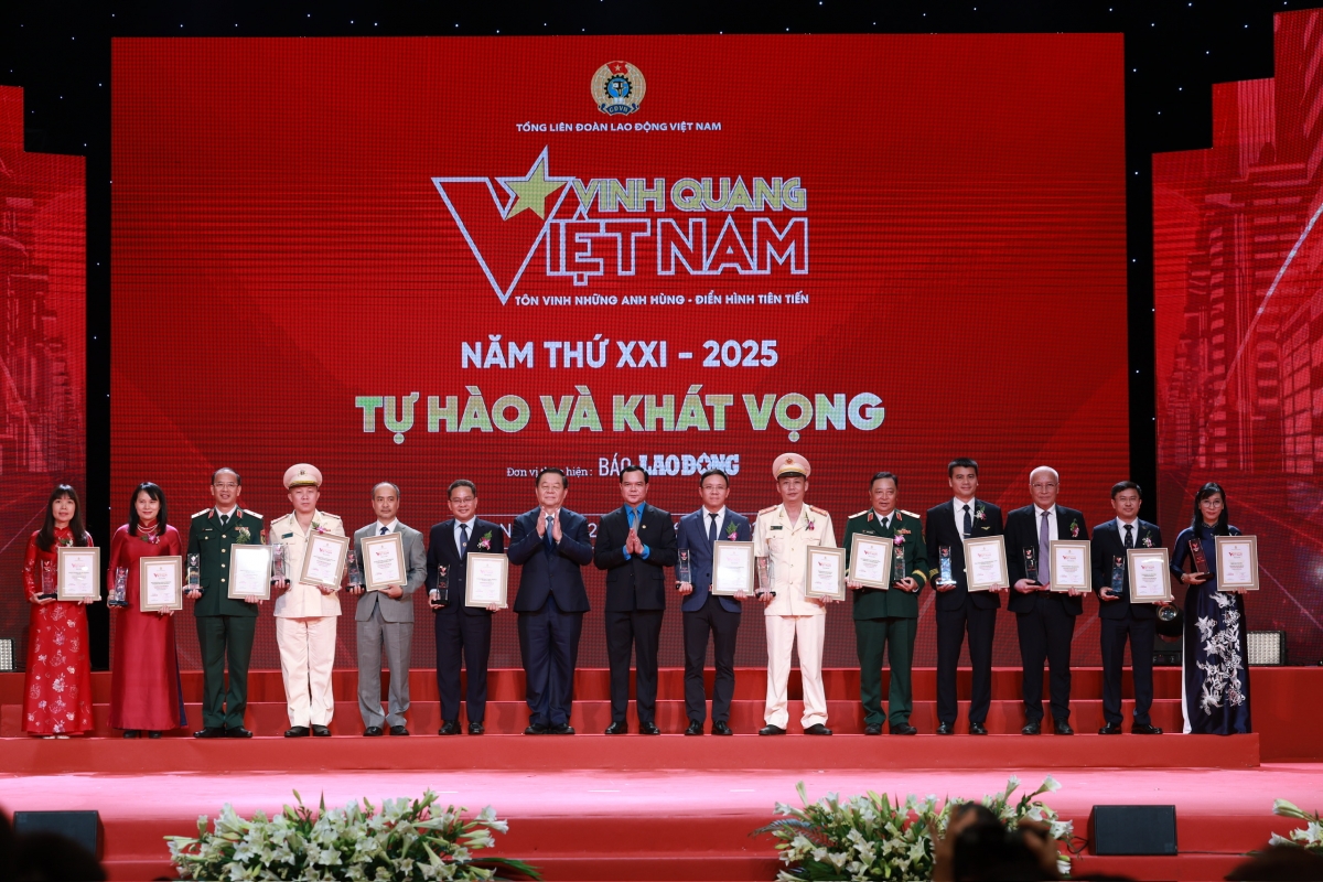 vietnam airlines được vinh danh tại chương trình vinh quang việt nam 2025 hình ảnh 3 vietnam airlines duoc vinh danh tai chuong trinh vinh quang viet nam 2025 hinh anh 3