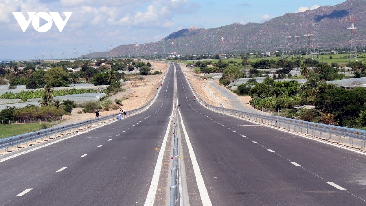 Bộ Xây dựng xác định mục tiêu hoàn thành 3.000km đường bộ cao tốc năm 2025