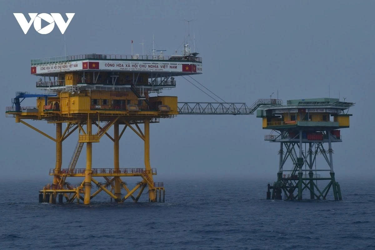 dk1 platform - the guardian of vietnamese sovereignty at sea picture 1