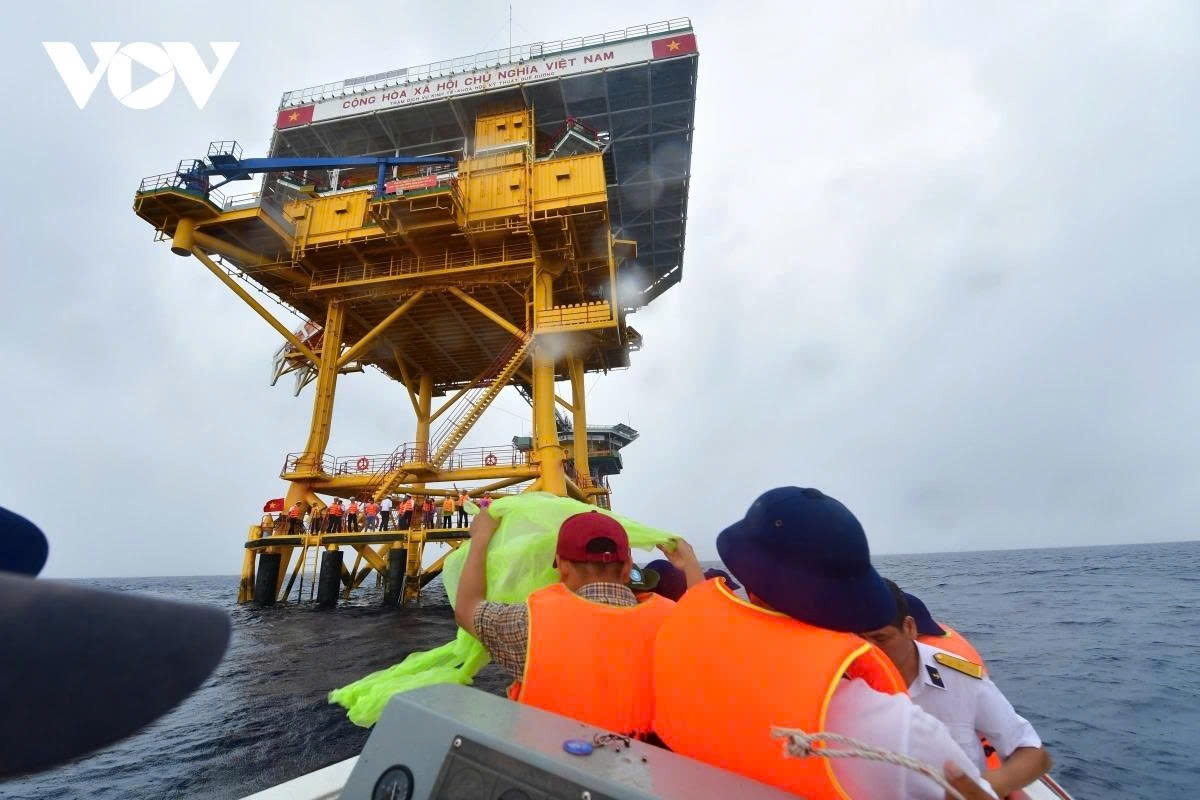 dk1 platform - the guardian of vietnamese sovereignty at sea picture 2