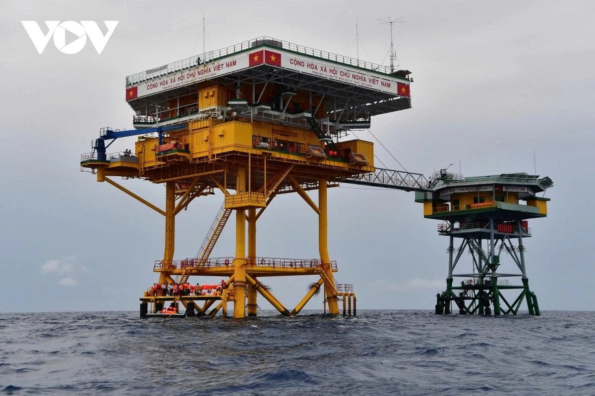 dk1 platform - the guardian of vietnamese sovereignty at sea picture 3