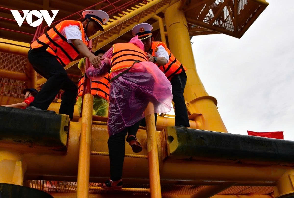 dk1 platform - the guardian of vietnamese sovereignty at sea picture 4