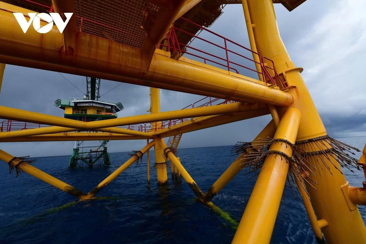 dk1 platform - the guardian of vietnamese sovereignty at sea picture 5