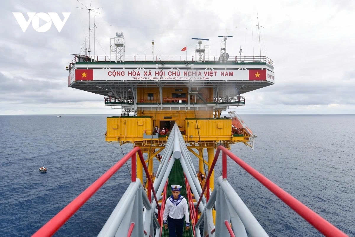 dk1 platform - the guardian of vietnamese sovereignty at sea picture 6