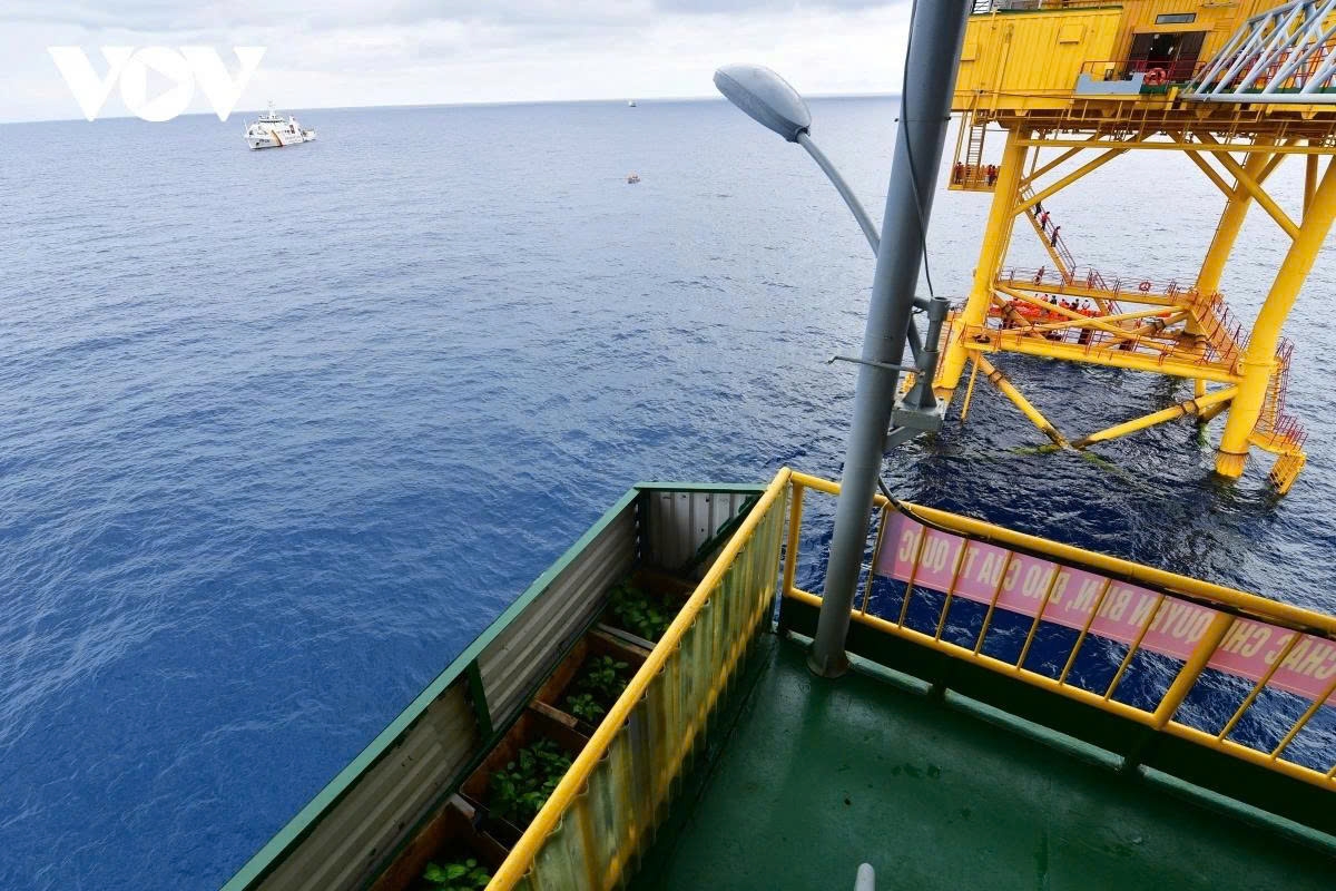 dk1 platform - the guardian of vietnamese sovereignty at sea picture 7