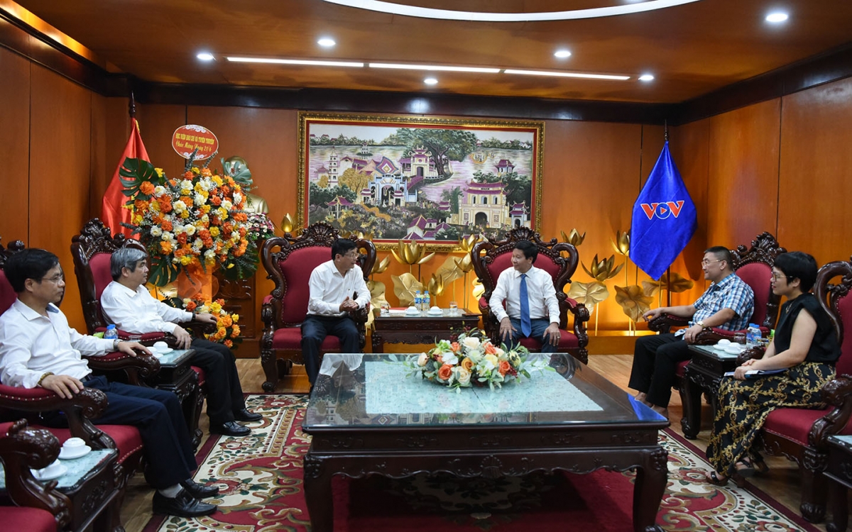 bao chi hien dai phai dam nhiem vai tro nguoi gac cong thong tin hinh anh 8