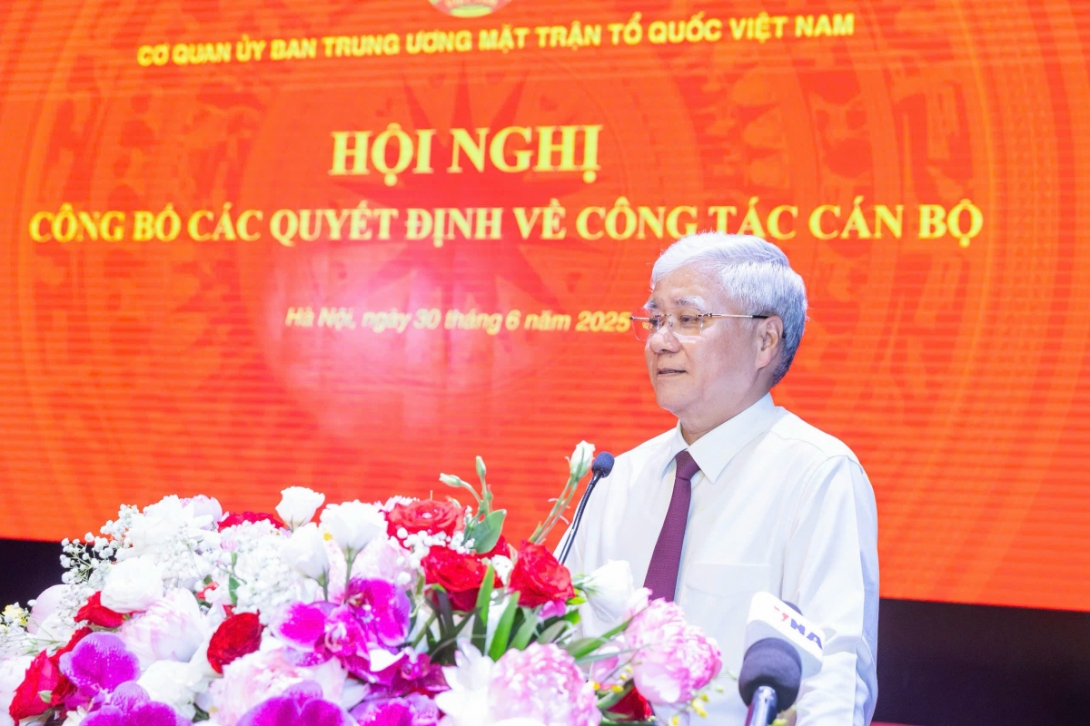 công bố quyết định về công tác cán bộ cơ quan Ủy ban trung ương mttq việt nam hình ảnh 2 cong bo quyet dinh ve cong tac can bo co quan Uy ban trung uong mttq viet nam hinh anh 2
