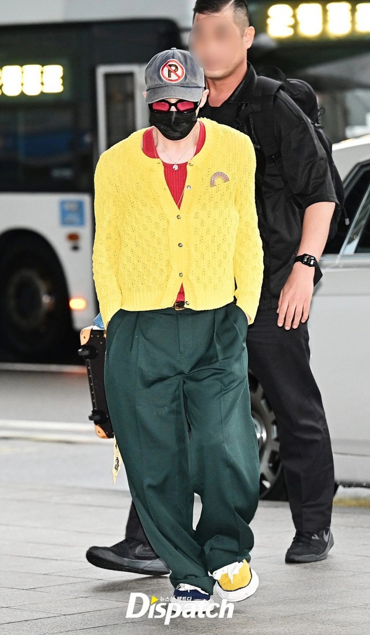 g dragon den viet nam thoi trang san bay khien fan xuyt xoa vi tinh te hinh anh 1