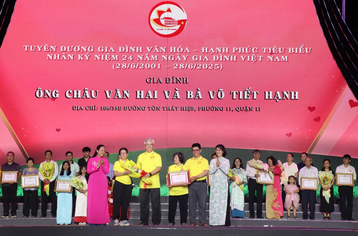 tp.hcm tôn vinh các gia đình văn hóa, hạnh phúc tiêu biểu năm 2025 hình ảnh 3 tp.hcm ton vinh cac gia dinh van hoa, hanh phuc tieu bieu nam 2025 hinh anh 3