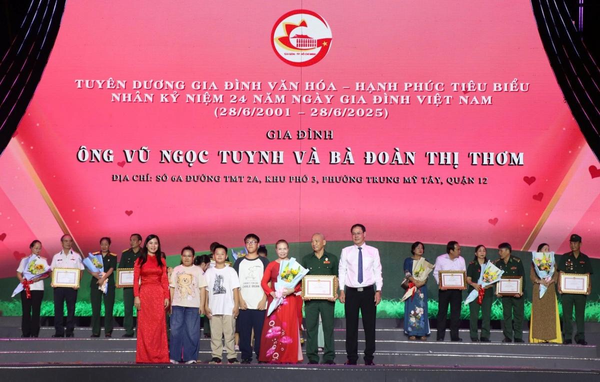 tp.hcm tôn vinh các gia đình văn hóa, hạnh phúc tiêu biểu năm 2025 hình ảnh 2 tp.hcm ton vinh cac gia dinh van hoa, hanh phuc tieu bieu nam 2025 hinh anh 2