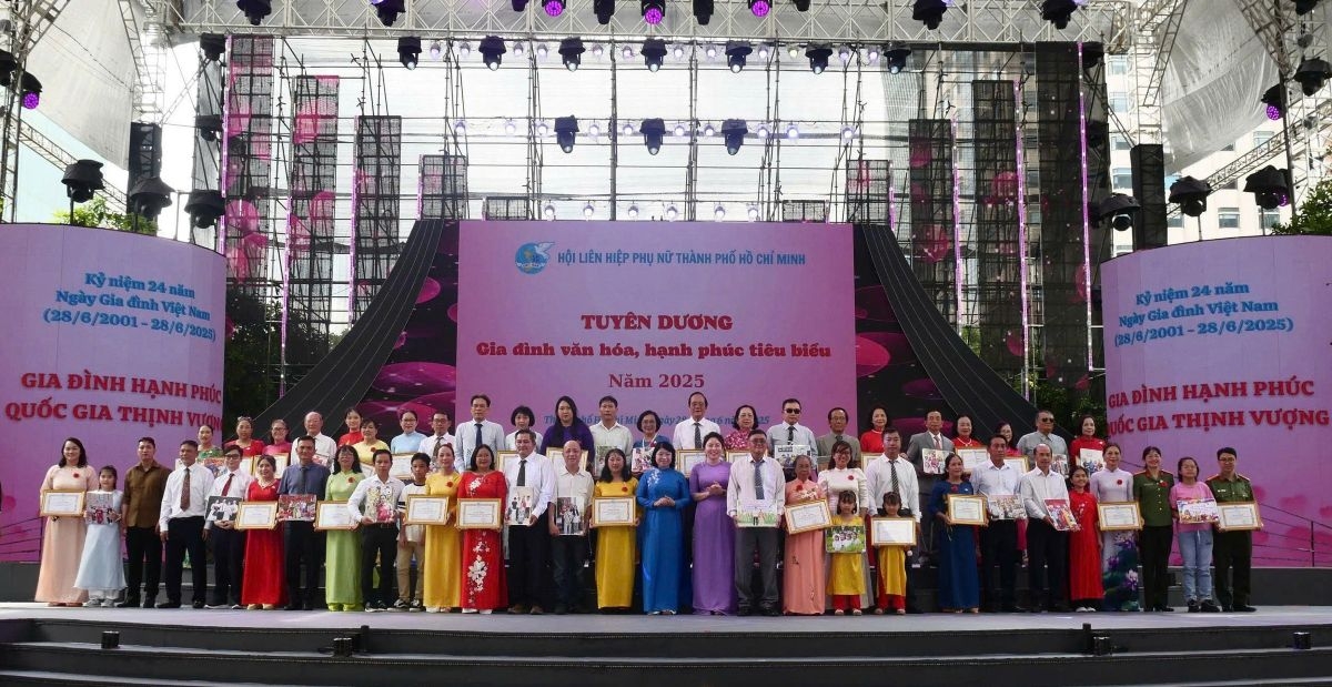tp.hcm tôn vinh các gia đình văn hóa, hạnh phúc tiêu biểu năm 2025 hình ảnh 5 tp.hcm ton vinh cac gia dinh van hoa, hanh phuc tieu bieu nam 2025 hinh anh 5