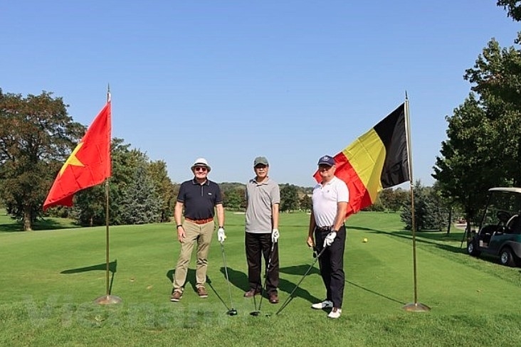 Belgium golf tournament raises funds for AO victims