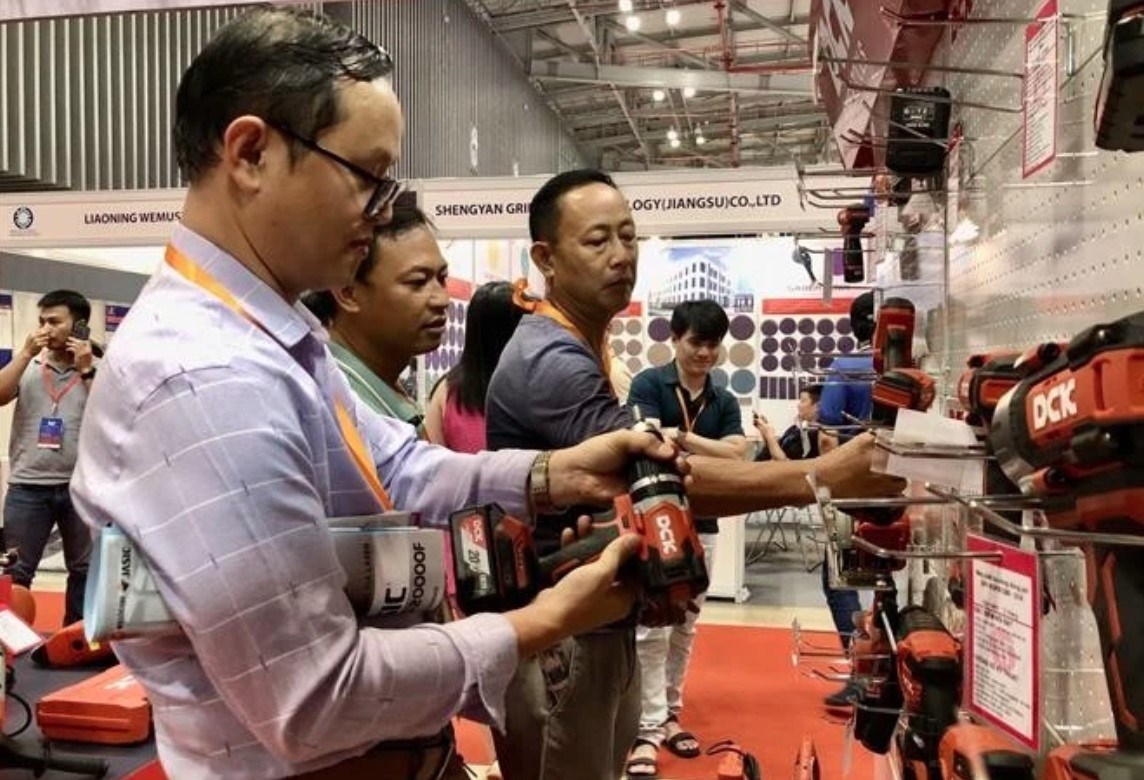 int l hardware, household goods, gift exhibitions open in hcm city picture 1