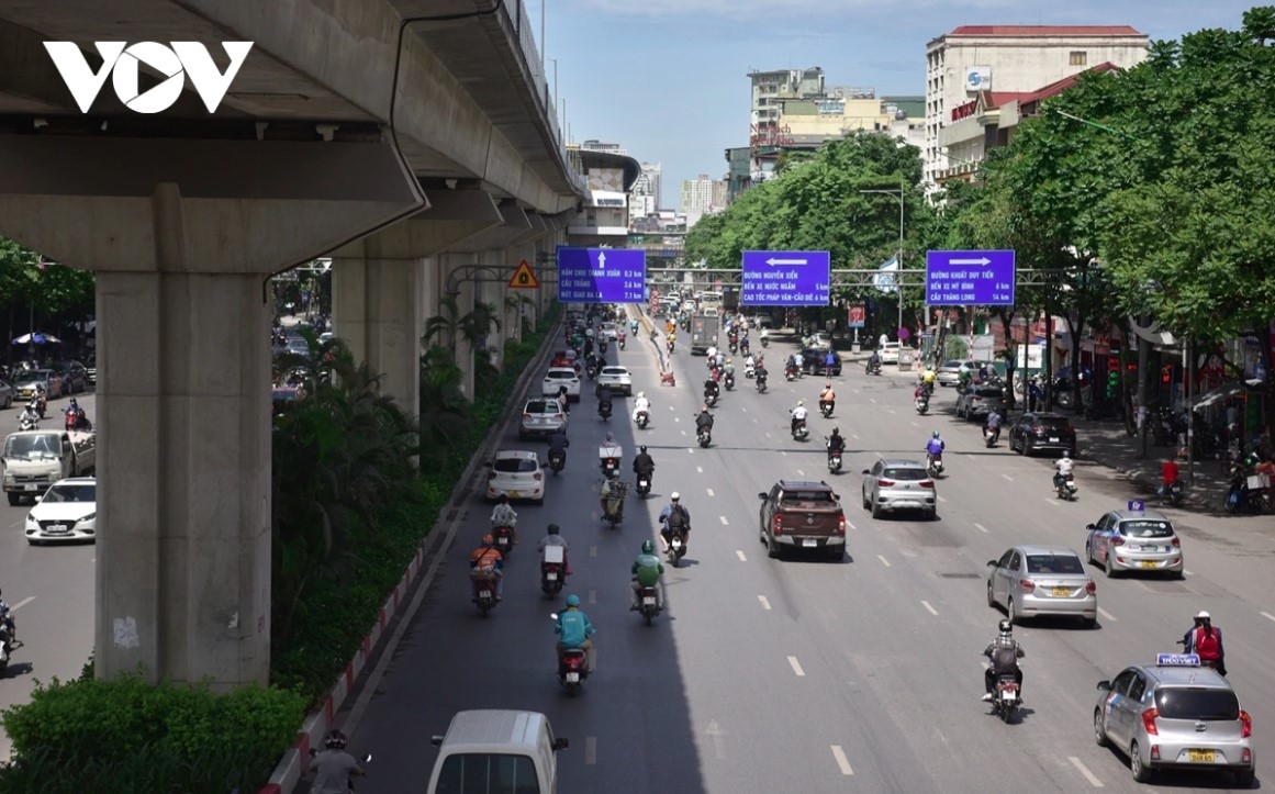 outdoor workers in hanoi brave extreme heatwave to earn a living picture 1 outdoor workers in hanoi brave extreme heatwave to earn a living picture 1