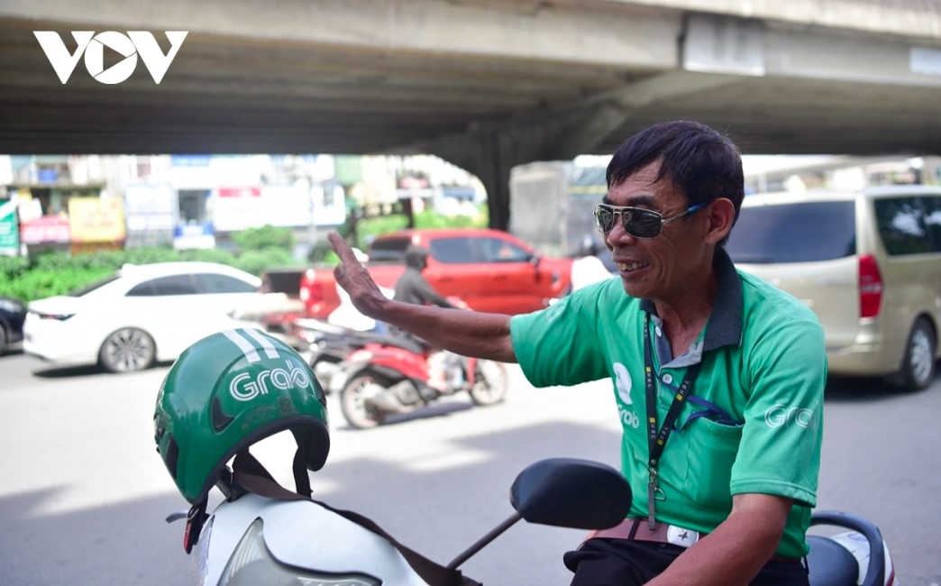 outdoor workers in hanoi brave extreme heatwave to earn a living picture 7 outdoor workers in hanoi brave extreme heatwave to earn a living picture 7