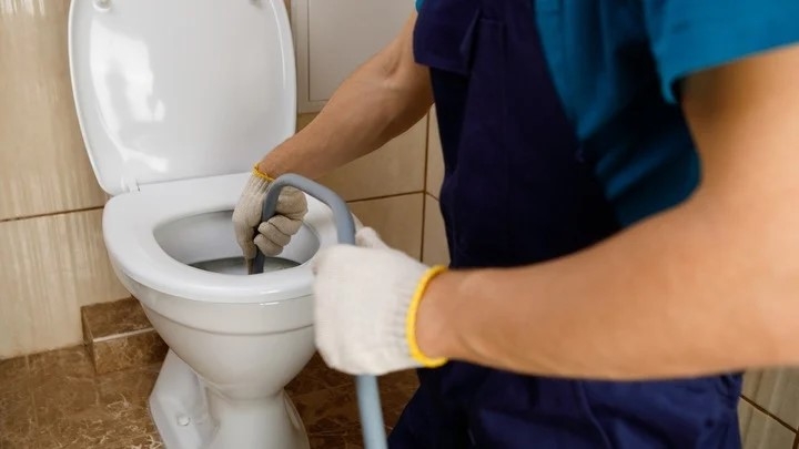 cách xử lý tắc bồn cầu cực hiệu quả hình ảnh 2 cach xu ly tac bon cau cuc hieu qua hinh anh 2