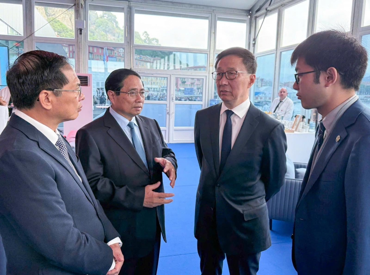 Thủ tướng Phạm Minh Chính gặp Phó Chủ tịch nước Trung Quốc