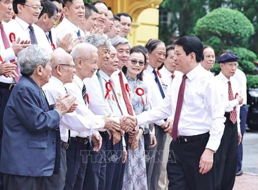 state president commends outstanding journalists on eve of revolutionary press centennial picture 1 state president commends outstanding journalists on eve of revolutionary press centennial picture 1