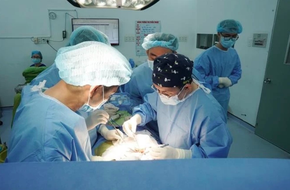 brain-dead man s organs save seven lives in vietnam picture 1