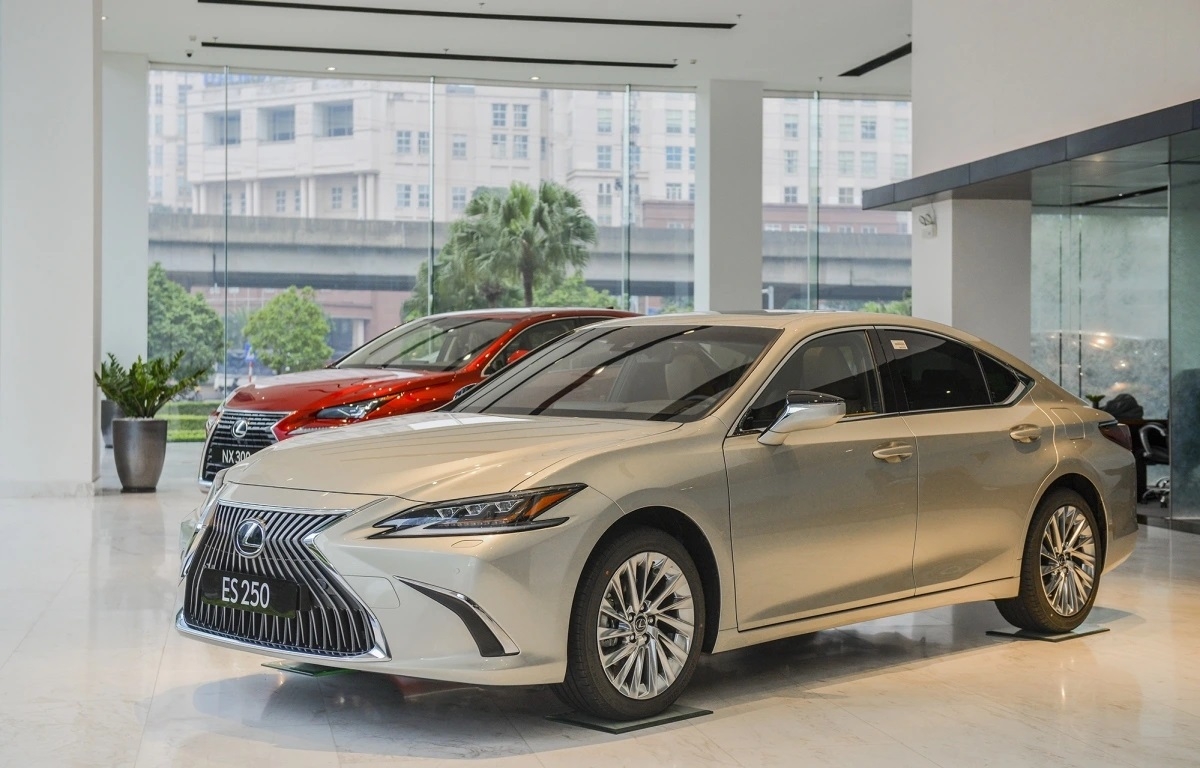 Lexus Việt Nam điều chỉnh giá bán, ES 250 giảm sâu hàng trăm triệu