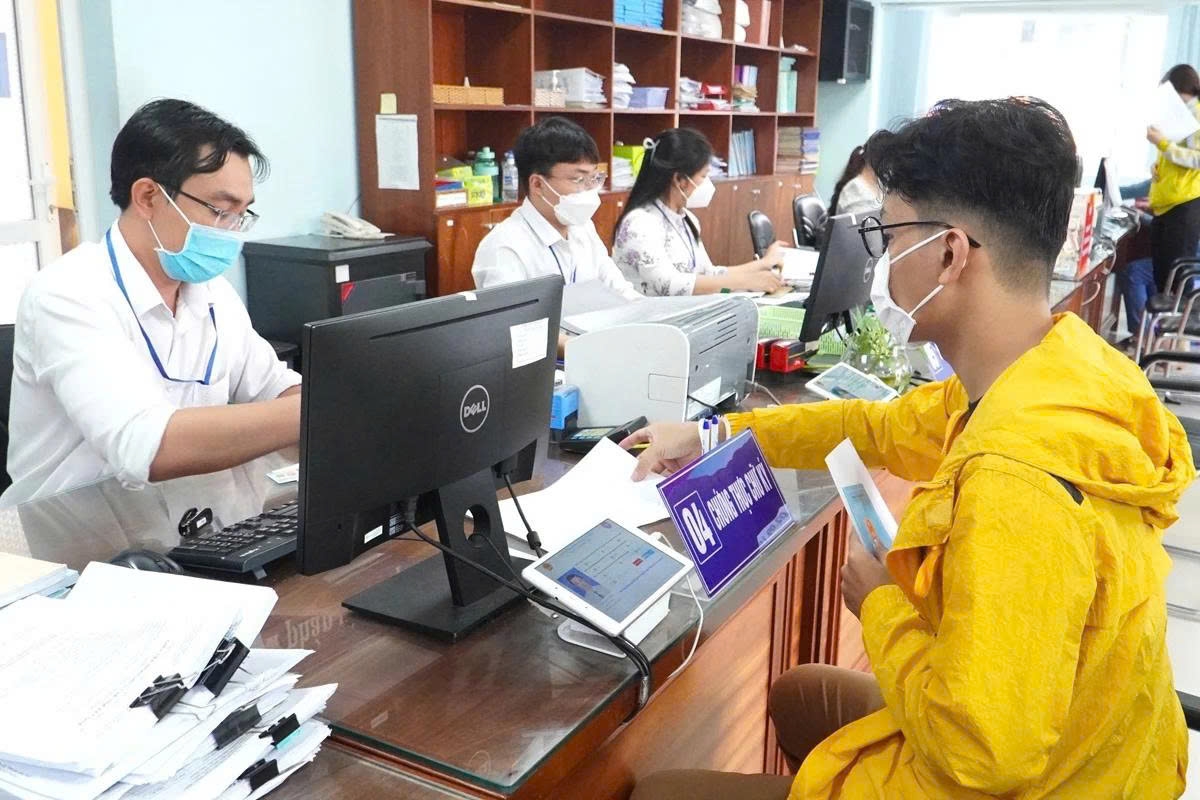 hai khoản trợ cấp dành cho cán bộ nghỉ hưu trước tuổi do tinh giản biên chế hình ảnh 1 hai khoan tro cap danh cho can bo nghi huu truoc tuoi do tinh gian bien che hinh anh 1