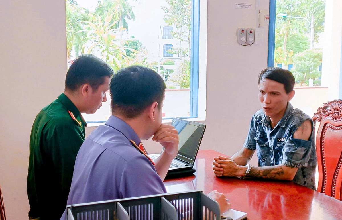 bắt đối tượng tàng trữ trái phép chất ma túy ở sóc trăng hình ảnh 1 bat doi tuong tang tru trai phep chat ma tuy o soc trang hinh anh 1
