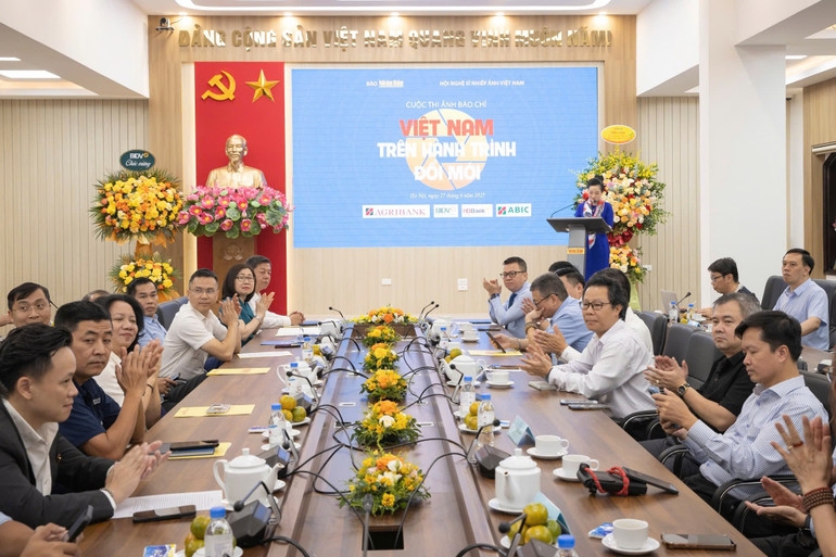 việt nam trên hành trình đổi mới cuộc thi ảnh báo chí nói không với ai hình ảnh 1 viet nam tren hanh trinh doi moi cuoc thi anh bao chi noi khong voi ai hinh anh 1