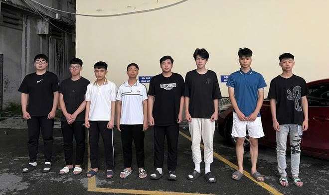 tam giu 8 doi tuong lien quan den vu au da lam 1 nguoi bi thuong hinh anh 1