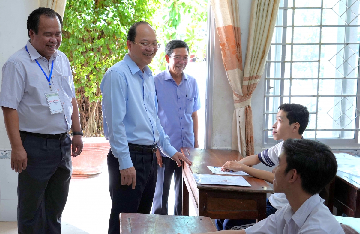 cà mau tạo mọi điều kiện thuận lợi để thí sinh thi tốt nghiệp thpt hình ảnh 1 ca mau tao moi dieu kien thuan loi de thi sinh thi tot nghiep thpt hinh anh 1