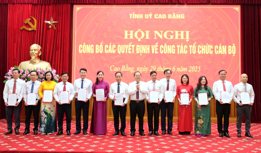Cao Bằng công bố điều động, luân chuyển, bổ nhiệm nhiều cán bộ chủ chốt