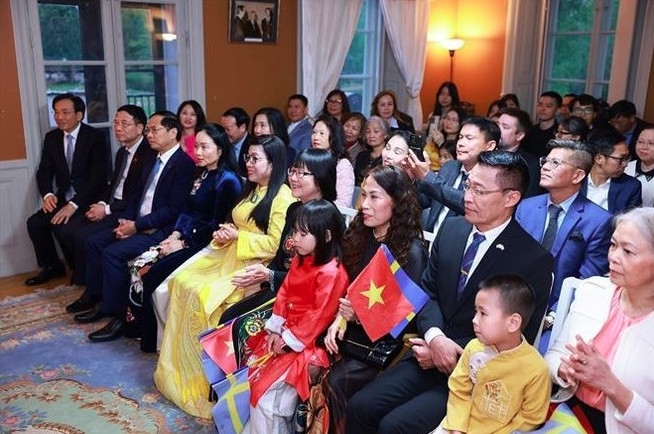 pm meets with vietnamese community in sweden picture 2 pm meets with vietnamese community in sweden picture 2