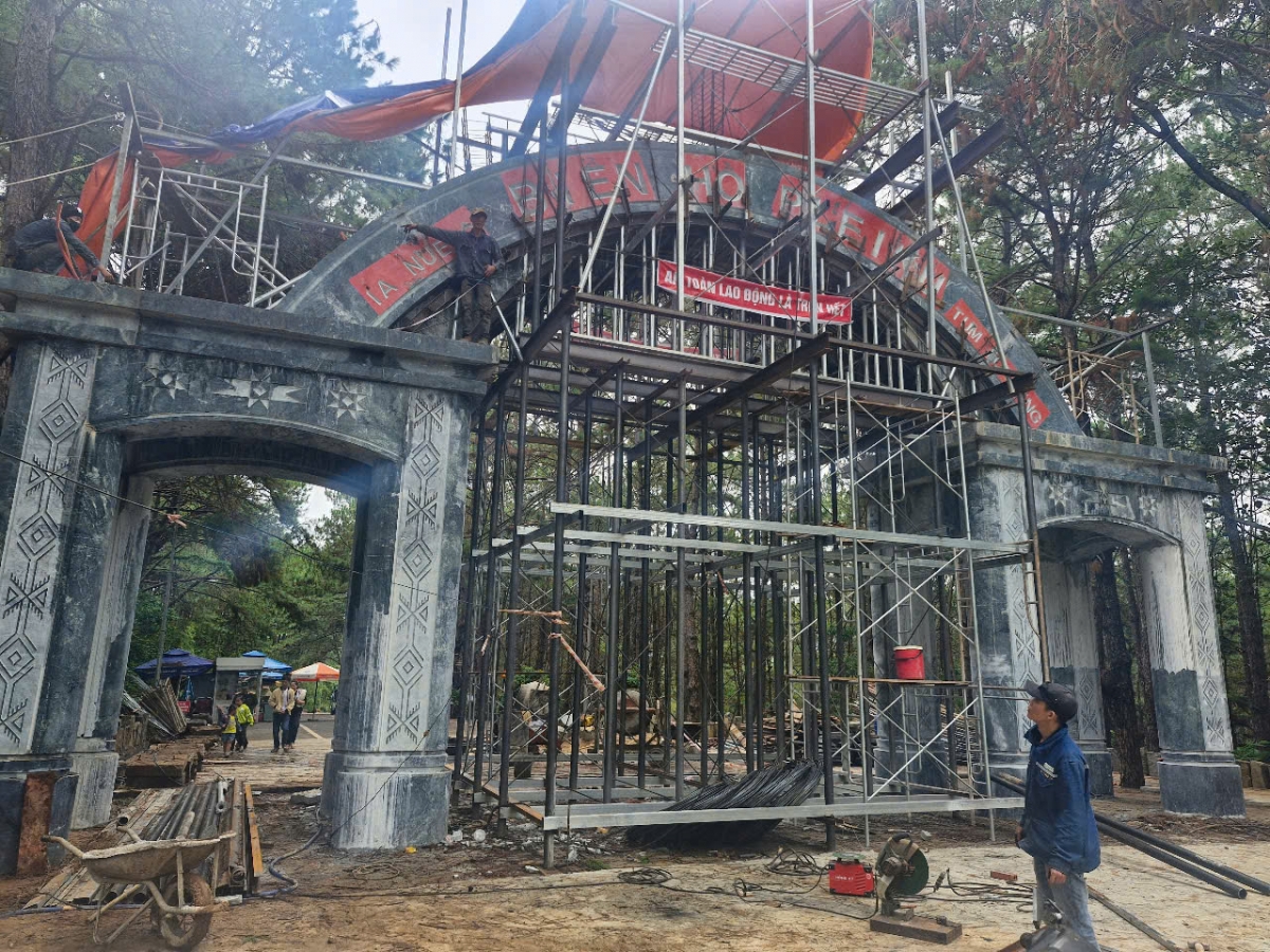 Thực hư việc Pleiku chi 25 tỷ đồng làm cổng vào danh thắng Biển Hồ