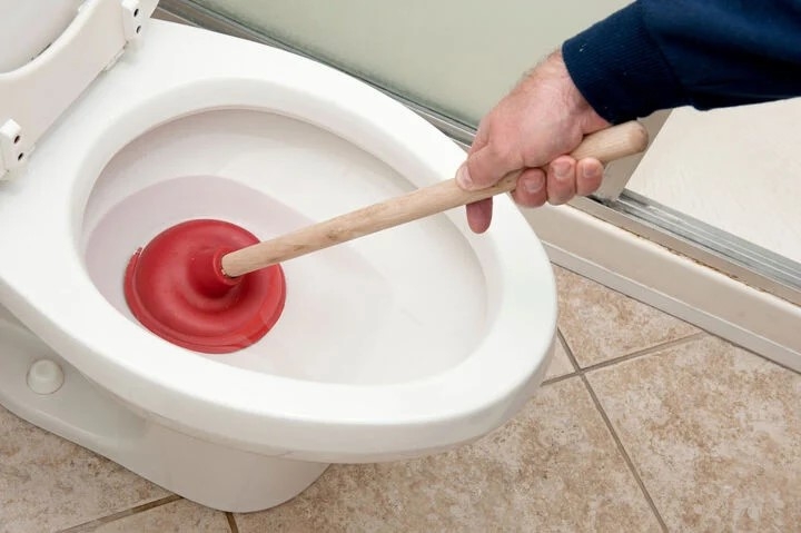 Cách xử lý tắc bồn cầu cực hiệu quả
