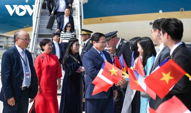 pm chinh arrives in nice for un ocean conference and france visit picture 2