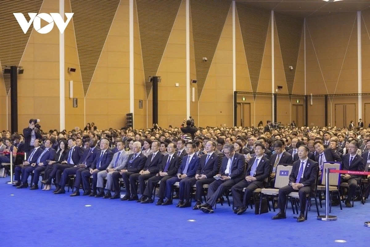 vietnamese pm attends opening plenary of wef tianjin 2025 picture 1 vietnamese pm attends opening plenary of wef tianjin 2025 picture 1