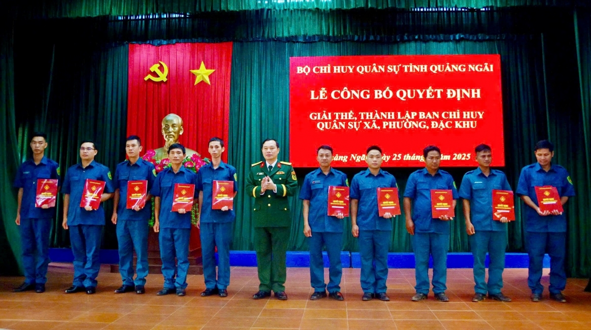 quảng ngãi công bố quyết định thành lập ban chqs xã, phường, đặc khu mới hình ảnh 3 quang ngai cong bo quyet dinh thanh lap ban chqs xa, phuong, dac khu moi hinh anh 3