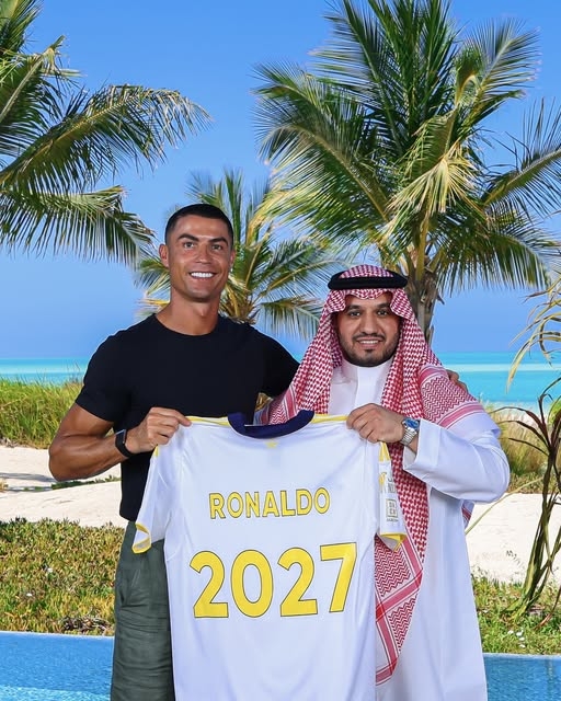 Ronaldo chấp nhận giảm lương, gắn bó với Al Nassr đến năm 42 tuổi