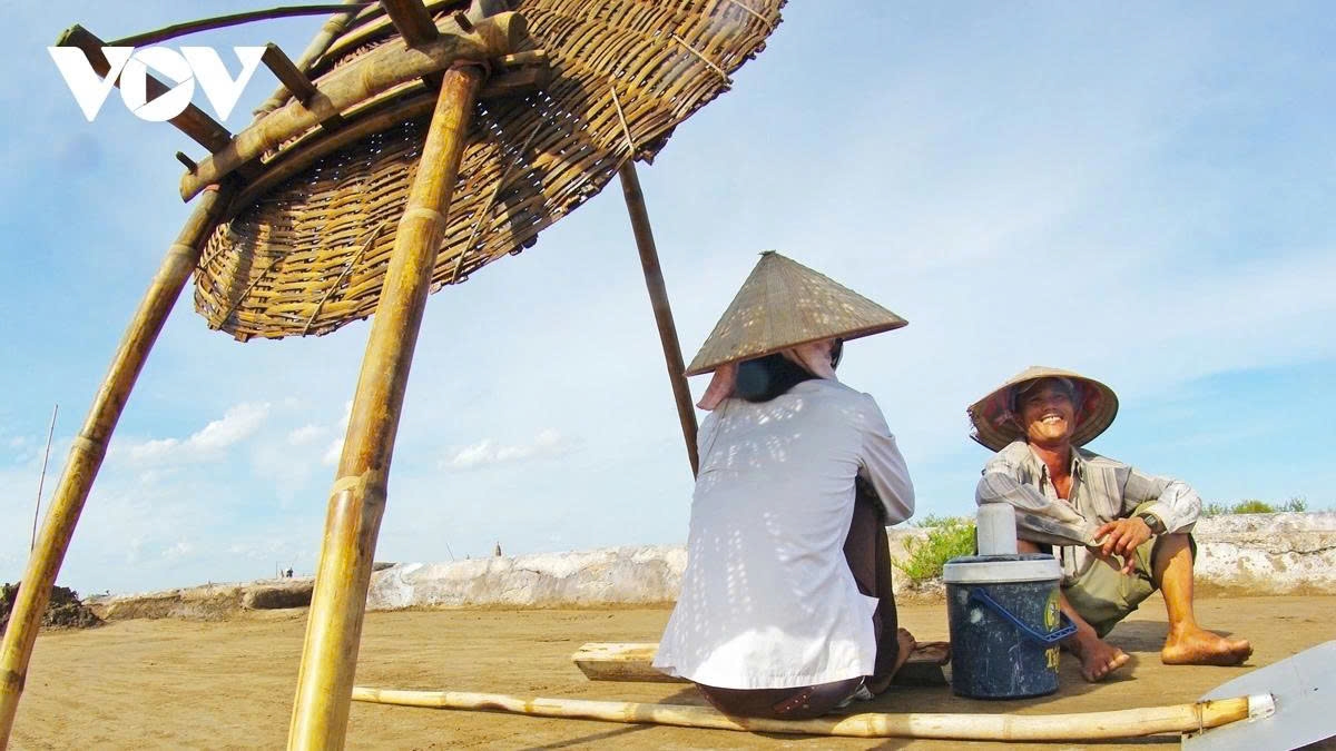 earning their salt the grueling life of salt makers in nam dinh picture 10 earning their salt the grueling life of salt makers in nam dinh picture 10