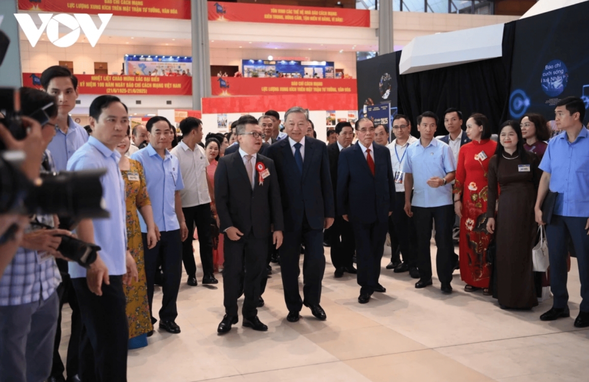 senior leaders attend ceremony marking 100 years of vietnamese revolutionary press picture 1 senior leaders attend ceremony marking 100 years of vietnamese revolutionary press picture 1