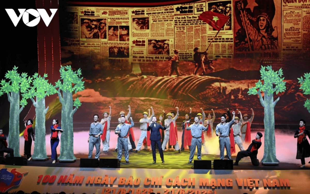 senior leaders attend ceremony marking 100 years of vietnamese revolutionary press picture 2 senior leaders attend ceremony marking 100 years of vietnamese revolutionary press picture 2