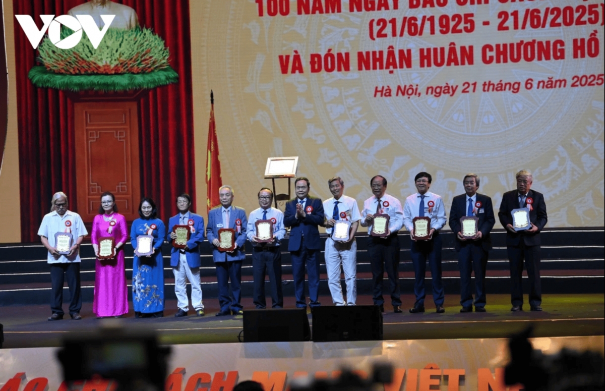senior leaders attend ceremony marking 100 years of vietnamese revolutionary press picture 10 senior leaders attend ceremony marking 100 years of vietnamese revolutionary press picture 10