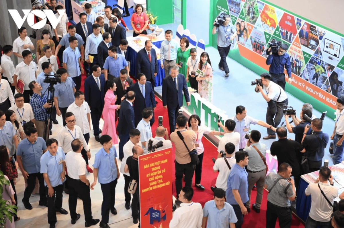 senior leaders attend ceremony marking 100 years of vietnamese revolutionary press picture 12 senior leaders attend ceremony marking 100 years of vietnamese revolutionary press picture 12
