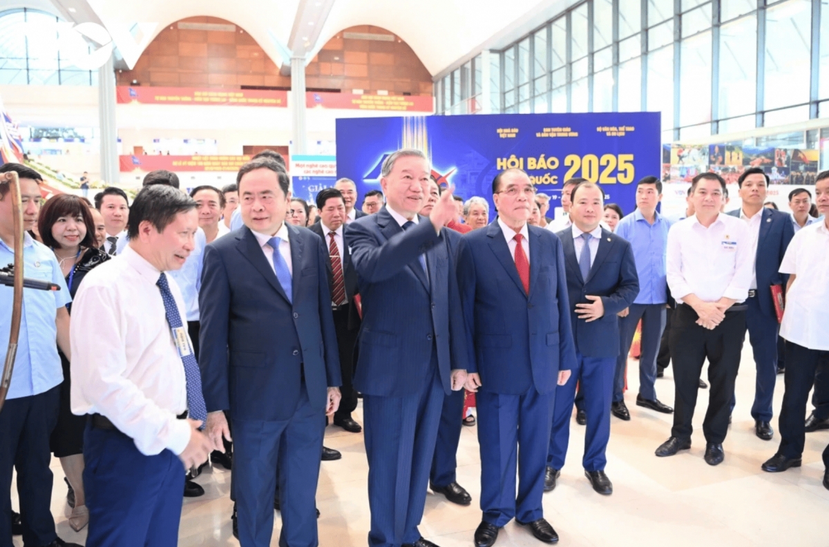 senior leaders attend ceremony marking 100 years of vietnamese revolutionary press picture 13 senior leaders attend ceremony marking 100 years of vietnamese revolutionary press picture 13