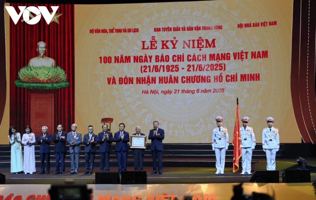 senior leaders attend ceremony marking 100 years of vietnamese revolutionary press picture 9 senior leaders attend ceremony marking 100 years of vietnamese revolutionary press picture 9