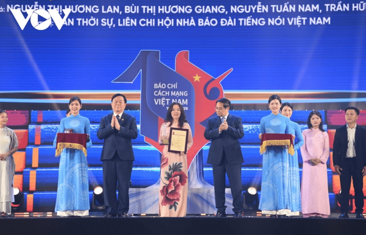 overview of the 19th national press awards ceremony in hanoi picture 5 overview of the 19th national press awards ceremony in hanoi picture 5