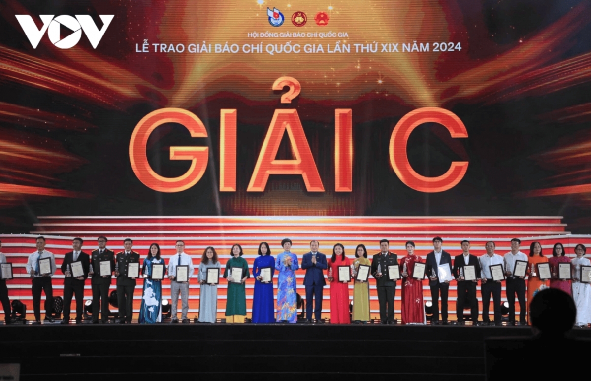 overview of the 19th national press awards ceremony in hanoi picture 9 overview of the 19th national press awards ceremony in hanoi picture 9