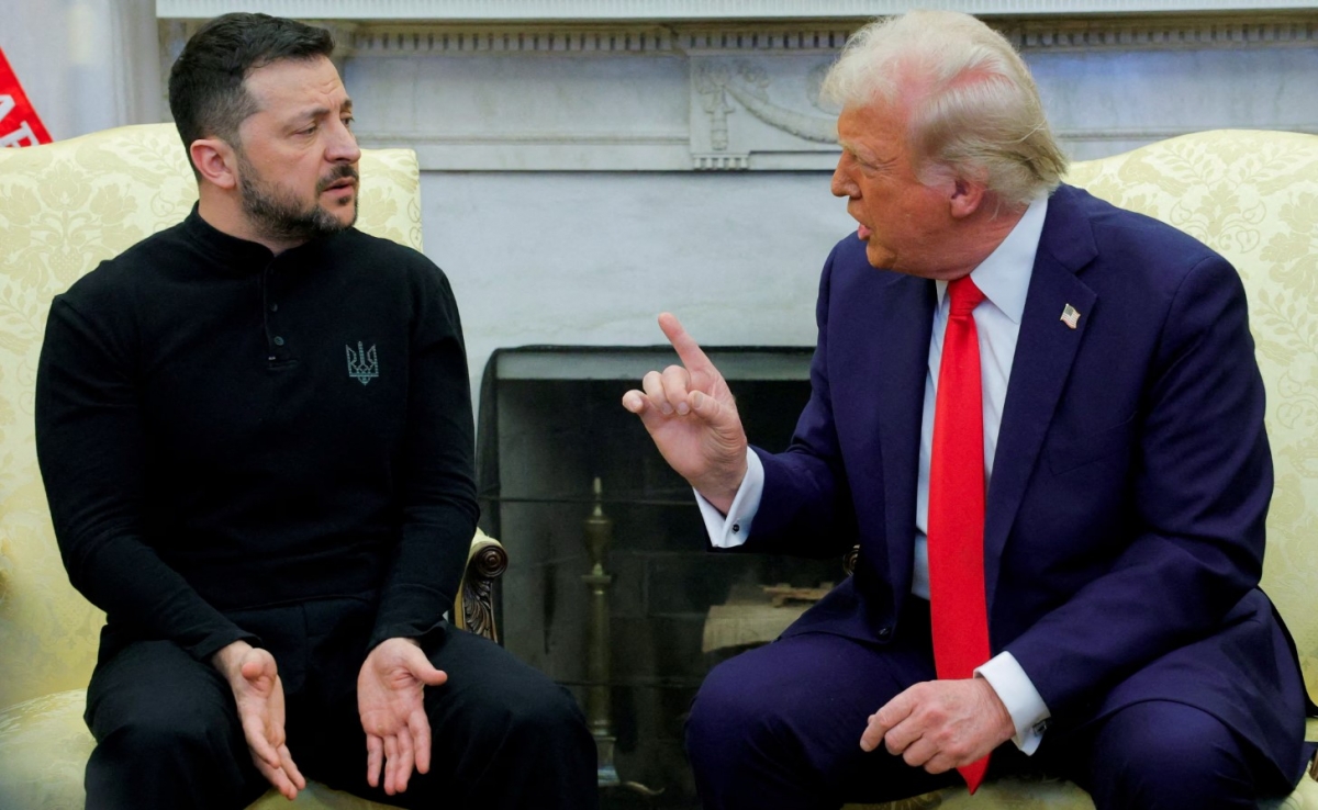 Ông Zelensky (trái) gặp ông Putin (phải) ở Nhà Trắng hồi tháng 2/2025. Ảnh: Reuters