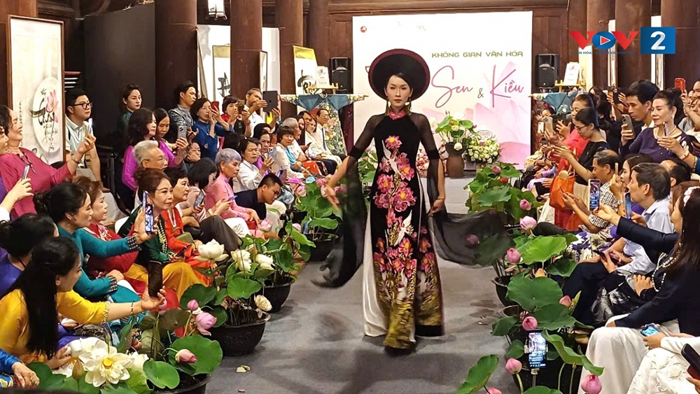 nhiều trải nghiệm thú vị với trưng bày chuyên đề không gian văn hóa sen và kiều hình ảnh 4 nhieu trai nghiem thu vi voi trung bay chuyen de khong gian van hoa sen va kieu hinh anh 4