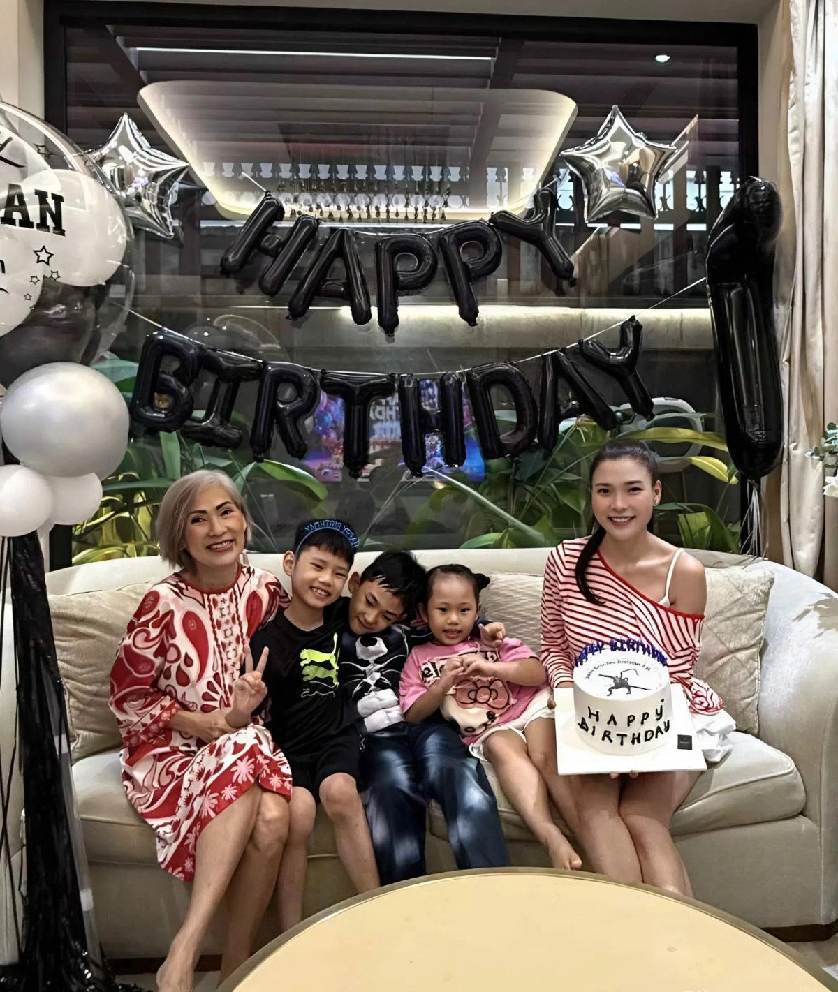 sao việt 26 6 hai con gái quyền linh sang chảnh khi du lịch pháp hình ảnh 4 sao viet 26 6 hai con gai quyen linh sang chanh khi du lich phap hinh anh 4